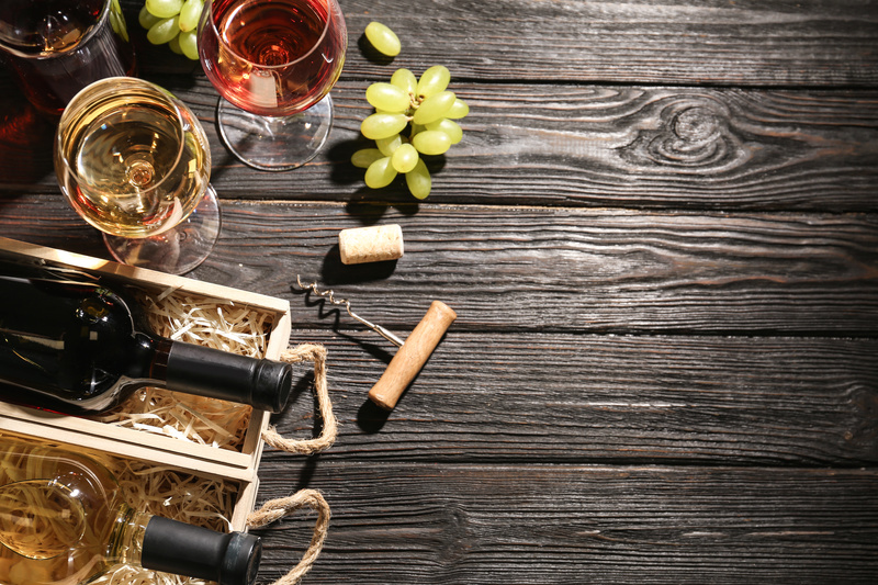cassa di vino, calici di vino