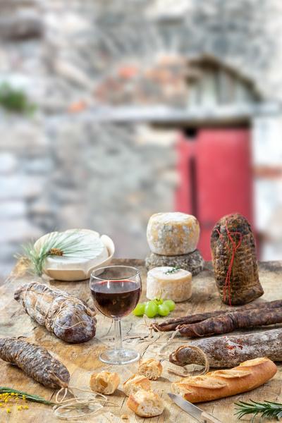 Vini, formaggi e salumi corsi