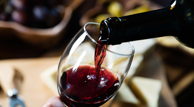 Quale vino rosso per l'aperitivo?
